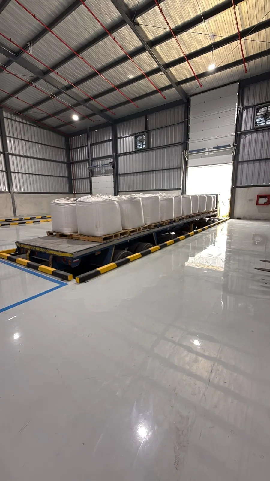 Bodega de Terminal Logístico Durán, Ecuador: descarga de big bags